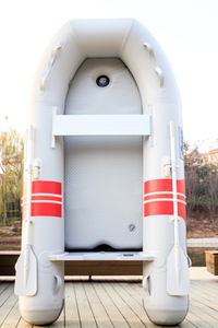 Barco de pesca de ocio con suelo aireado y suelo de aluminio